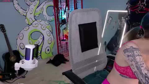 Snapshot of cumpotikeve chatting on March 2026 03:52:02 AM CUMpotikEve online show from March 2026 03:52:02 AM