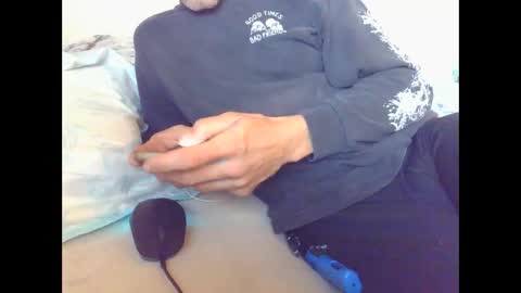 Snapshot of cumslutboi27 chatting on October 2025 05:17:01 AM cumslutboi27 online show from October 2025 05:17:01 AM