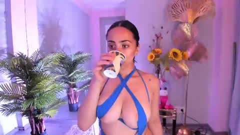 cupcake_izzy online show from June 2026 07:51:01 PM