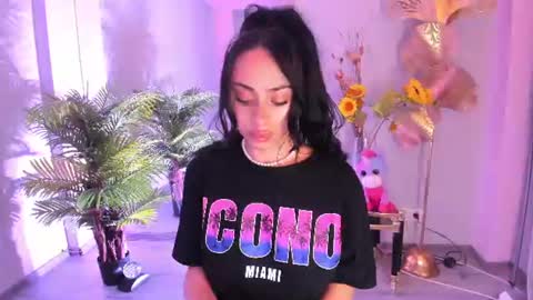 cupcake_izzy online show from June 2026 06:52:01 PM