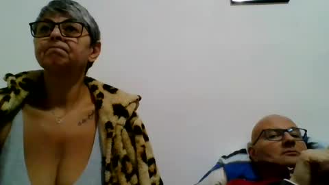 couple online show from December 2024 05:59:01 PM