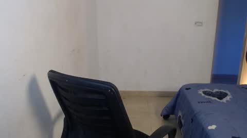 Snapshot of curious_bitch2007 chatting on November 2025 12:44:02 PM Curious bitch2007 online show from November 2025 12:44:02 PM