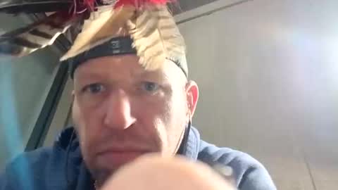 Feathers online show from December 2025 07:35:01 AM