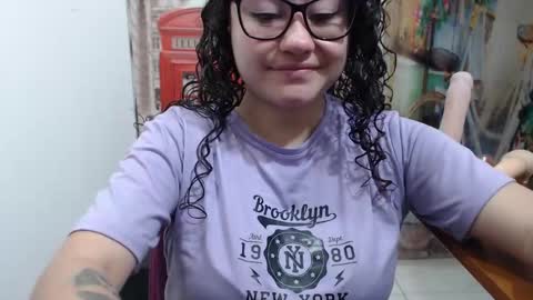 Snapshot of curly_greeneyed chatting on October 2025 09:05:02 PM Vannesa online show from October 2025 09:05:02 PM