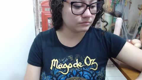 Snapshot of curly_greeneyed chatting on October 2025 04:20:02 PM Vannesa online show from October 2025 04:20:02 PM