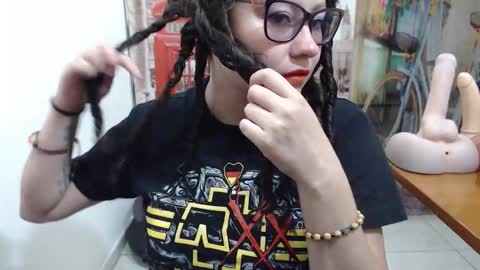 Snapshot of curly_greeneyed chatting on October 2025 06:48:01 PM Vannesa online show from October 2025 06:48:01 PM