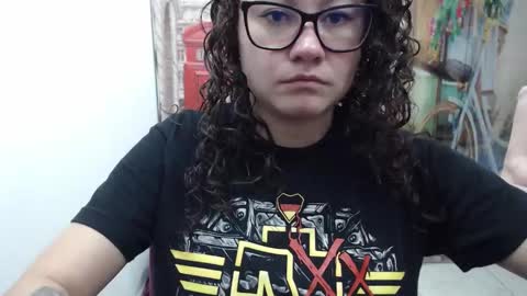 Snapshot of curly_greeneyed chatting on November 2025 08:29:01 PM Vannesa online show from November 2025 08:29:01 PM