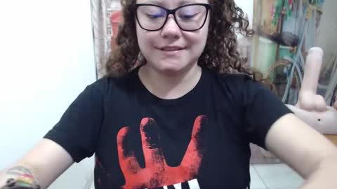 Snapshot of curly_greeneyed chatting on December 2025 08:48:01 PM Vannesa online show from December 2025 08:48:01 PM