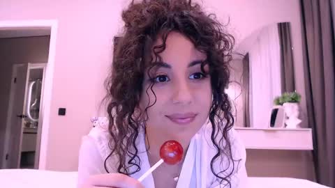 curly_jade_ online show from April 2026 05:20:02 PM