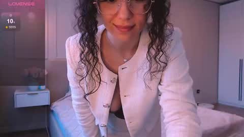 Snapshot of curly_jade_ chatting on May 2026 03:00:01 PM curly_jade_ online show from May 2026 03:00:01 PM
