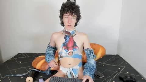 Snapshot of curlyytwink chatting on October 2025 02:54:01 AM Noah online show from October 2025 02:54:01 AM