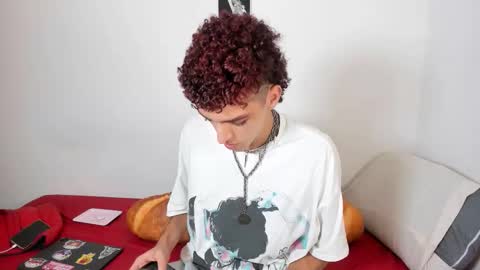 Snapshot of curlyytwink chatting on October 2025 12:41:02 AM Noah online show from October 2025 12:41:02 AM