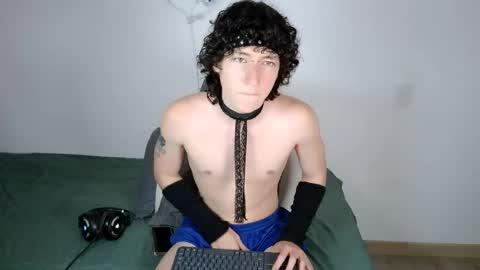 Snapshot of curlyytwink chatting on March 2026 03:41:02 AM Noah online show from March 2026 03:41:02 AM