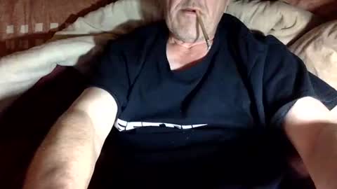 curvelover1977 online show from November 2025 09:25:01 PM