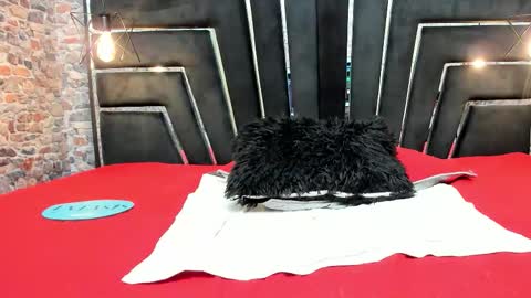 Snapshot of curvy_alyanna chatting on October 2025 12:06:01 PM Alyanna online show from October 2025 12:06:01 PM