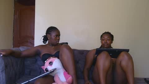 Snapshot of curvyebony1 chatting on February 2025 06:43:02 AM curtis online show from February 2025 06:43:02 AM
