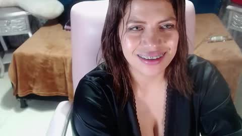 Snapshot of curvyjulieth chatting on January 2025 08:47:02 AM Julieth online show from January 2025 08:47:02 AM