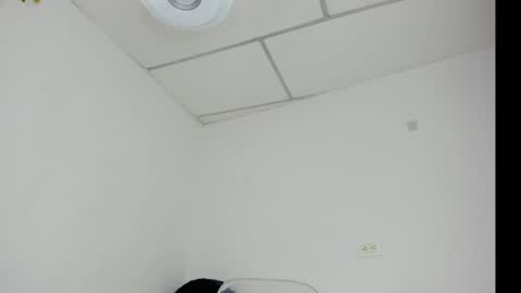 curvylatinaa_ online show from April 2026 09:06:02 PM