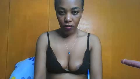 curvylyin online show from November 2025 03:13:02 PM