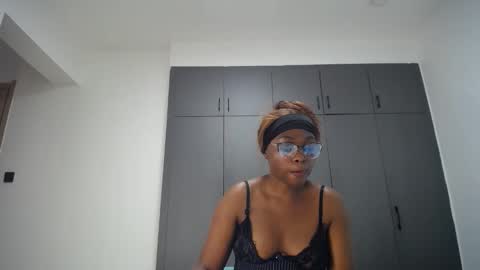 Liya online show from April 2026 01:41:02 PM