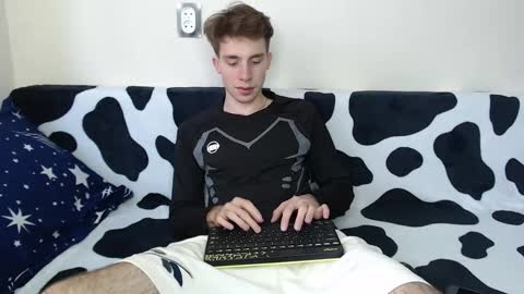Snapshot of cute_brian chatting on September 2025 09:52:01 AM Im Brian online show from September 2025 09:52:01 AM