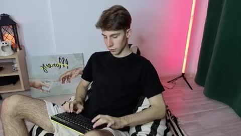 Snapshot of cute_brian chatting on October 2025 12:30:01 PM Im Brian online show from October 2025 12:30:01 PM