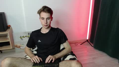 Snapshot of cute_brian chatting on November 2025 05:04:01 PM Im Brian online show from November 2025 05:04:01 PM