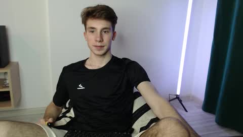 Snapshot of cute_brian chatting on November 2025 04:38:02 PM Im Brian online show from November 2025 04:38:02 PM