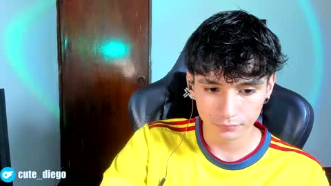 Snapshot of cute_diego_ chatting on December 2024 11:03:02 PM Diego online show from December 2024 11:03:02 PM