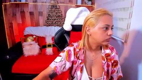 Snapshot of cute_elii chatting on December 2024 12:45:02 AM Independent Model online show from December 2024 12:45:02 AM