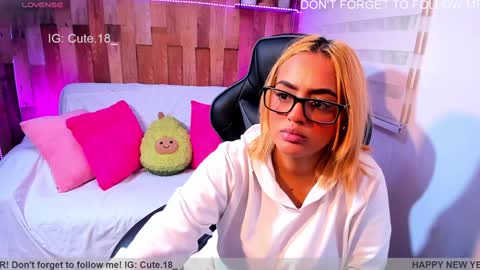 Snapshot of cute_elii chatting on January 2025 10:50:02 PM Independent Model online show from January 2025 10:50:02 PM