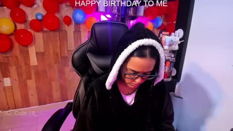 Snapshot of cute_elii chatting on November 2025 01:07:02 AM Independent Model online show from November 2025 01:07:02 AM