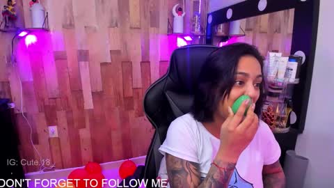 Snapshot of cute_elii chatting on November 2025 12:43:01 AM Independent Model online show from November 2025 12:43:01 AM