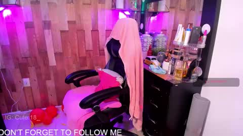 Snapshot of cute_elii chatting on November 2025 10:31:02 PM Independent Model online show from November 2025 10:31:02 PM