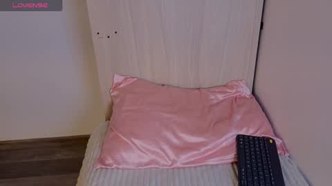 Snapshot of cute_emmma chatting on December 2025 01:48:01 PM Emma online show from December 2025 01:48:01 PM