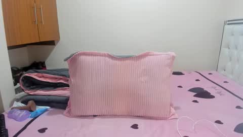 cute_gee43 online show from September 2025 07:02:02 PM