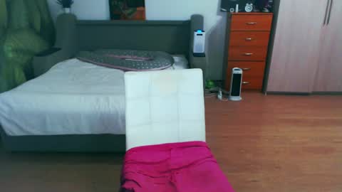 cute_jes online show from May 2026 05:41:02 PM
