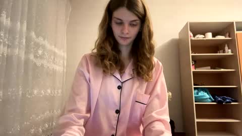Snapshot of cute_kitte chatting on January 2025 07:10:01 PM cute_kitte online show from January 2025 07:10:01 PM