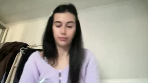 Snapshot of cute_kriss94 chatting on November 2025 01:44:02 PM cute_kriss94 online show from November 2025 01:44:02 PM