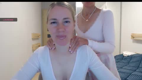 cute_lion_ online show from October 2025 03:31:01 PM