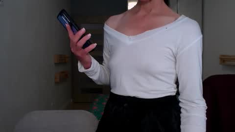 cute_lion_ online show from April 2026 01:03:02 PM