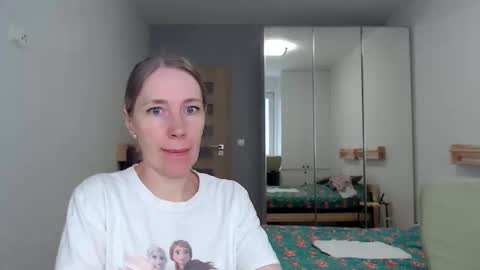 cute_lion_ online show from May 2026 01:52:02 PM