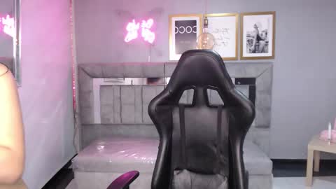 Snapshot of cute_martina_v chatting on November 2025 08:18:01 PM Martina online show from November 2025 08:18:01 PM