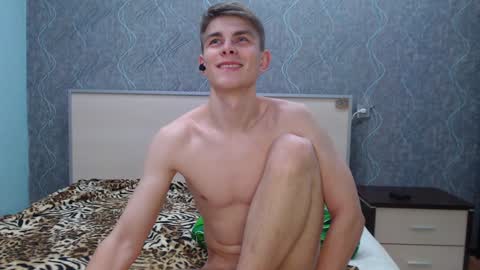 Snapshot of cute_oliver chatting on January 2025 07:56:02 PM Oliver online show from January 2025 07:56:02 PM