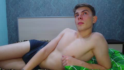 Snapshot of cute_oliver chatting on January 2025 10:58:02 PM Oliver online show from January 2025 10:58:02 PM