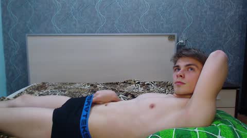 Snapshot of cute_oliver chatting on January 2025 04:35:01 PM Oliver online show from January 2025 04:35:01 PM