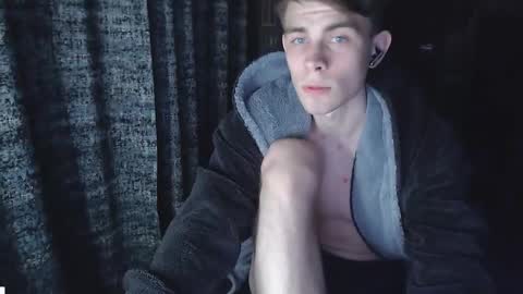 Snapshot of cute_oliver chatting on November 2025 07:12:01 PM Oliver online show from November 2025 07:12:01 PM