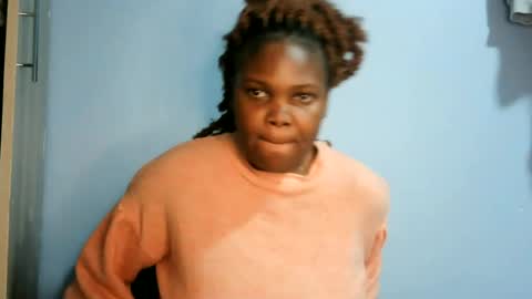 Snapshot of cute_roxie chatting on June 2026 09:23:01 PM cute_roxie online show from June 2026 09:23:01 PM