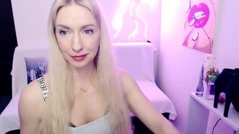 cute_smile_shy online show from February 2026 10:33:01 PM