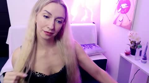 cute_smile_shy online show from March 2026 09:21:02 PM